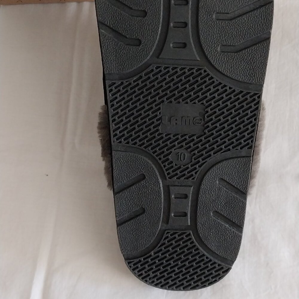 LaMO Sheepskin Slippers Slip On - Fuzzy Black Size US 10  NEW
